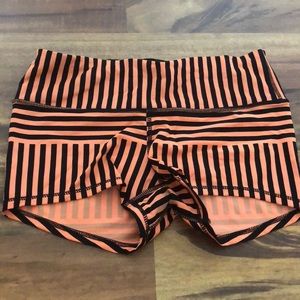 Fleo shorts size medium